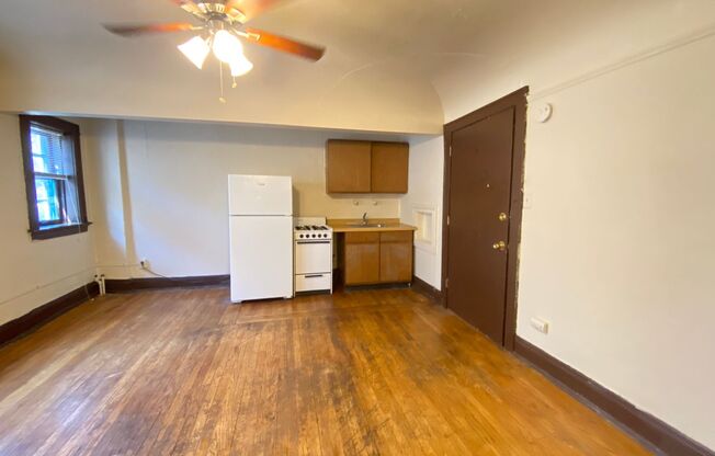Studio, 1 bath, $775, Unit 307