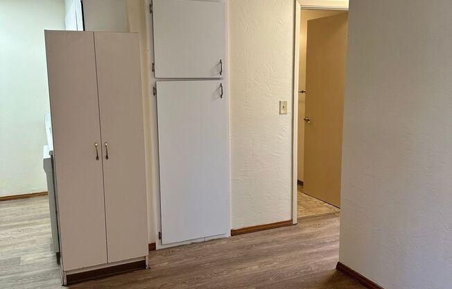 2 beds, 1 bath, 850 sqft, $1,395, Unit Unit - 11