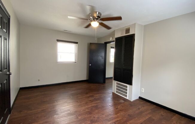 1 bed, 1 bath, 610 sqft, $900, Unit A