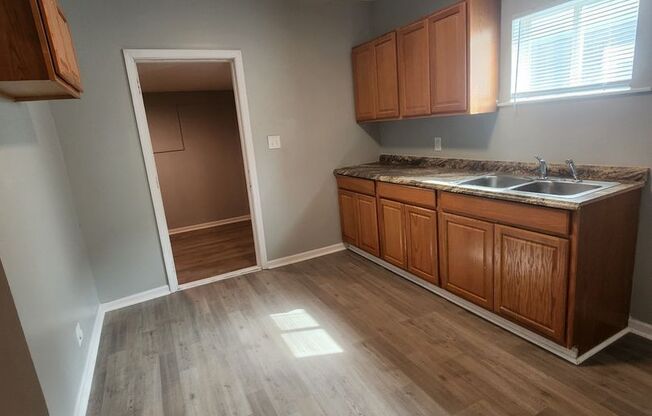 2 beds, 1 bath, $925, Unit # 1