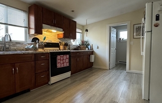 2 beds, 1 bath, 812 sqft, $2,300, Unit 3