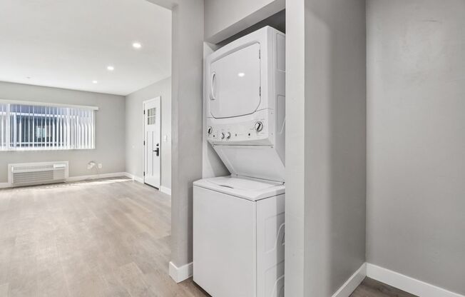 3 beds, 3 baths, 1,140 sqft, $3,895, Unit 210