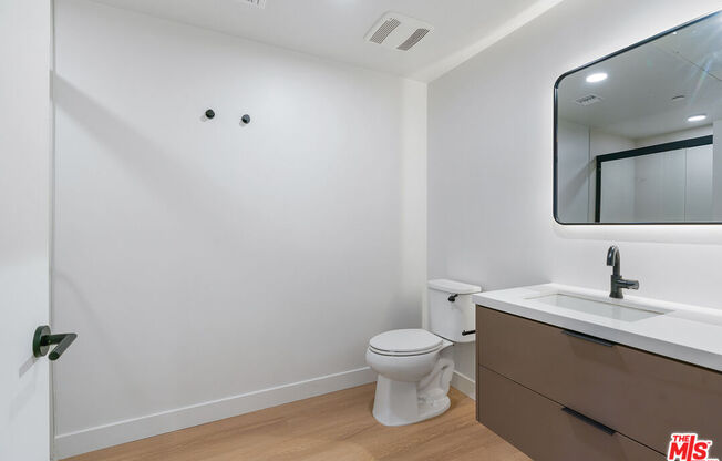 Studio, 1 bath, 598 sqft, $3,200, Unit 501