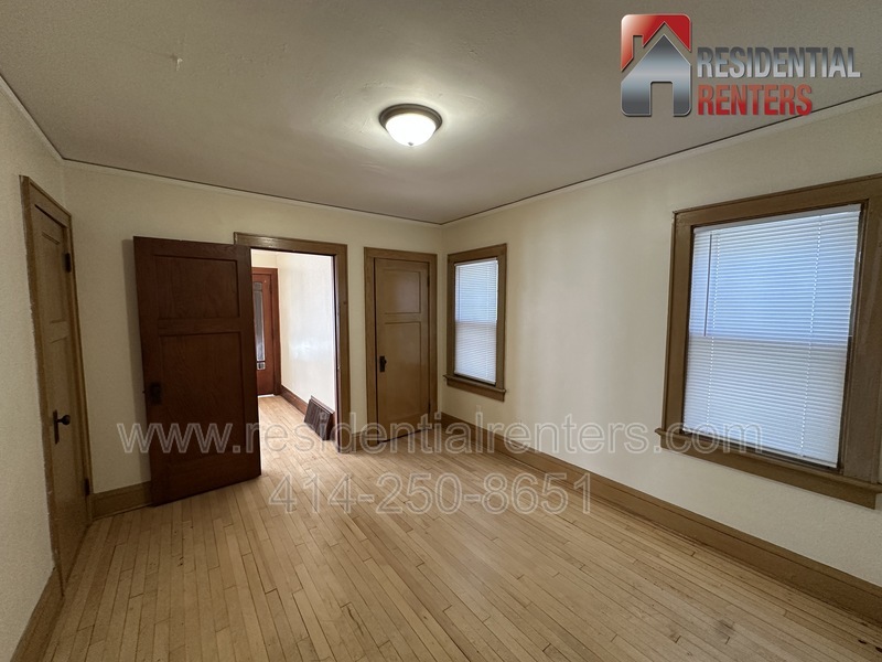 4048 N 7 ST