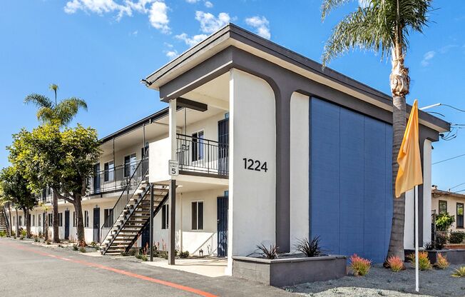 2 beds, 1 bath, 738 sqft, $2,695, Unit Unit 35