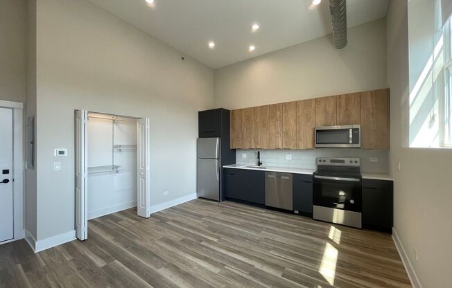 Studio, 1 bath, 415 sqft, $1,650, Unit 307