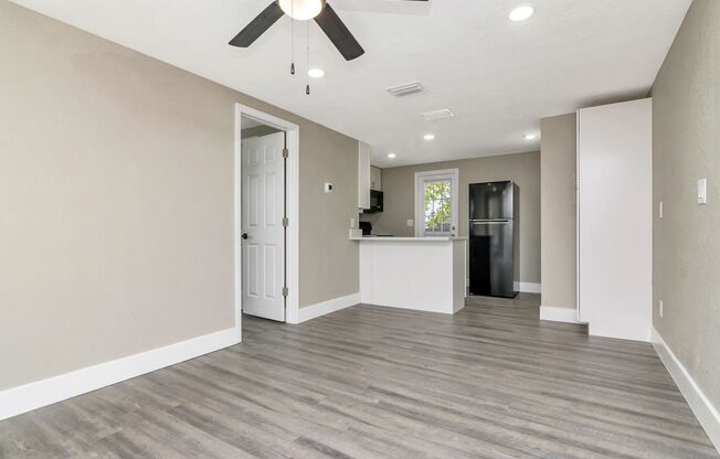 Great Location - 1 Bedroom 1 Bath Duplex w/ Backyard