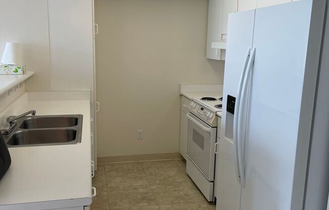 $2,200 - 1133 Waimanu - Kakaako/Ala Moana - 1 Bdrm/1 Bath/1 Prkg