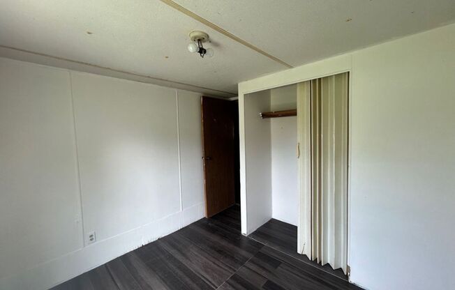 2 BD 1 BA Mobile in Quiet Park Available Now!