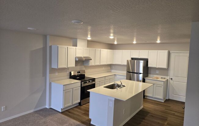 Brand-New 3-Bedroom Townhouse in Hayden Canyon!