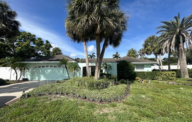 301 PALM DR