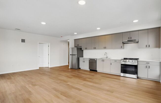 2 beds, 2 baths, 938 sqft, $2,325, Unit 201