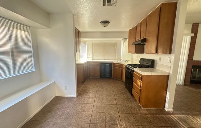 3 beds, 2 baths, $3,300