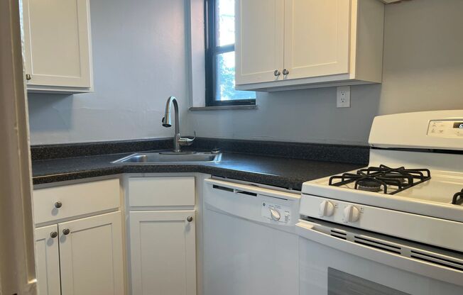 2 beds, 1 bath, 800 sqft, $1,840, Unit 6224 Fifth Ave. #315F