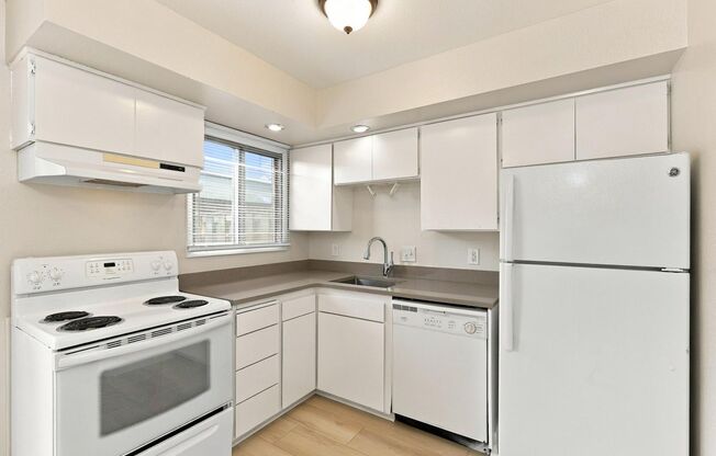 2 beds, 1.5 baths, 900 sqft, $1,645, Unit 6515