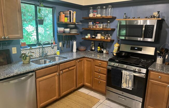 Super cute 3 bedroom 2 bath in NW Miram Manor