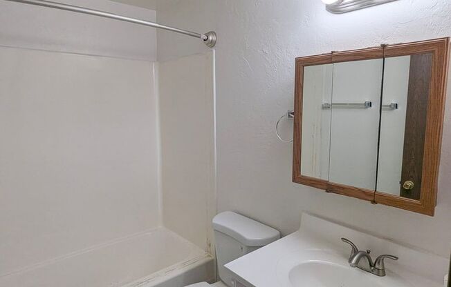 1 bed, 1 bath, 640 sqft, $1,050, Unit 43