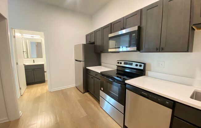 Studio, 1 bath, 414 sqft, $1,390, Unit 102