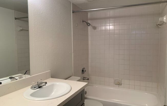2 beds, 2 baths, 1,003 sqft, $1,170, Unit 3203