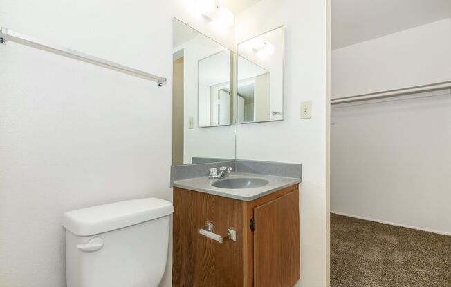 2 beds, 1.5 baths, 899 sqft, $1,262, Unit 2162