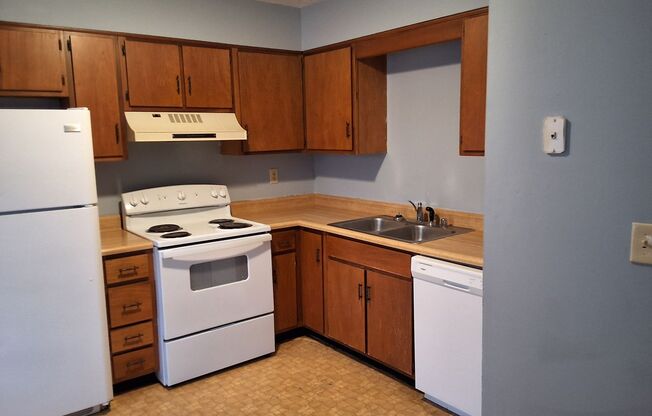 2 beds, 1 bath, 900 sqft, $755, Unit 4