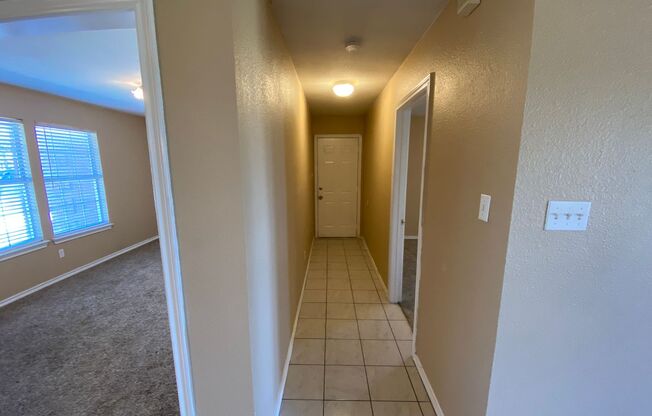 3 beds, 2 baths, $2,100, Unit (Schluter)