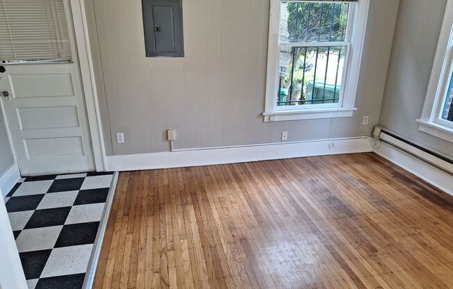 Studio, 1 bath, 300 sqft, $1,395, Unit B