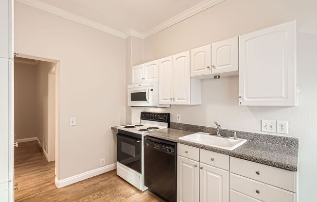 2 beds, 1 bath, $2,300