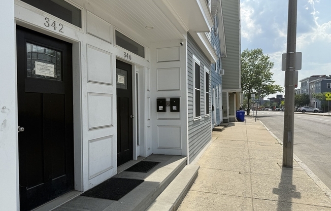 3 beds, 2 baths, 1,477 sqft, $5,200, Unit 3