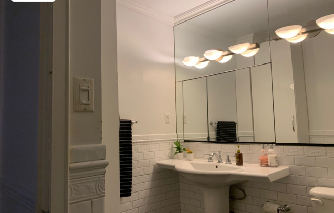 2 beds, 1 bath, $5,600, Unit 19J