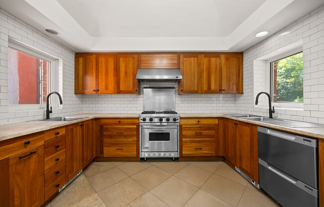 1194 PARK PL