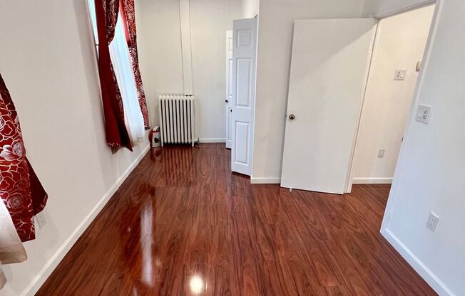 1 bed, 1 bath, 550 sqft, $1,150, Unit Unit 4