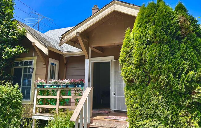 Spacious 3BR 2BA | 3-Level Home in Renton