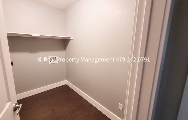 3 beds, 2 baths, $1,400