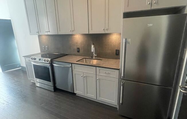 1 bed, 1.5 baths, 750 sqft, $1,999, Unit 303