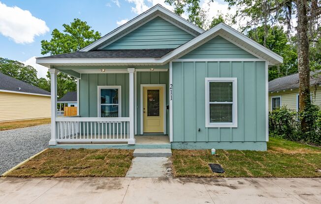 Charming 3-Bed, 2-Bath Home with Fenced Yard – Available 7/13/26!