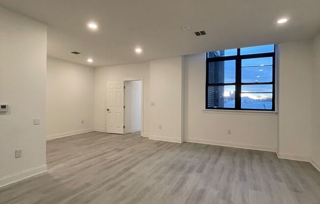 1 bed, 1 bath, 950 sqft, $1,175, Unit 218