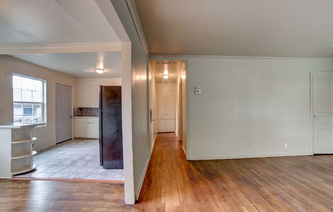 2 beds, 1 bath, $1,050, Unit 1633