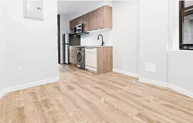 1 bed, 1 bath, $3,700, Unit 3SE