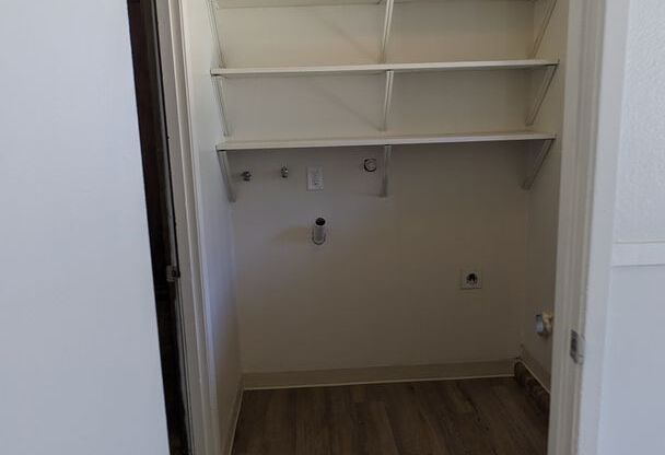 3 beds, 1.5 baths, 1,500 sqft, $1,893, Unit 2712-3