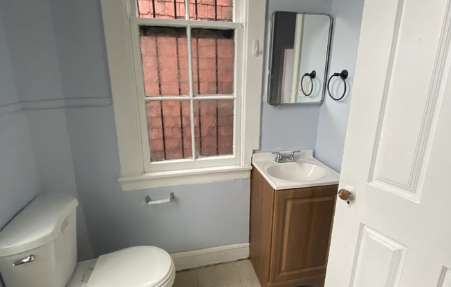 1 bed, 1 bath, 14 sqft, $995, Unit Unit 3R