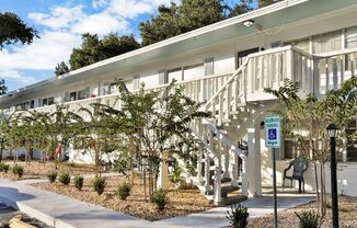 ** LIMITED SUMMERTIME SPECIAL / CALL FOR DETAILS **1 Bedroom / 1 Bathroom Apartment Home