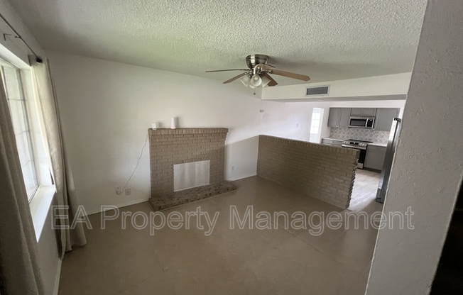 11620 VERSAILLES AVE NE