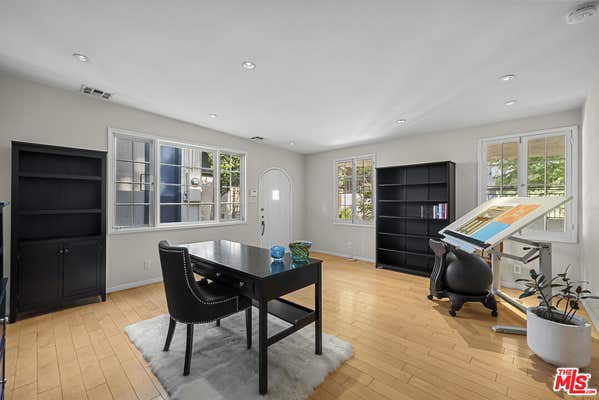 2377 N BEVERLY GLN BLVD