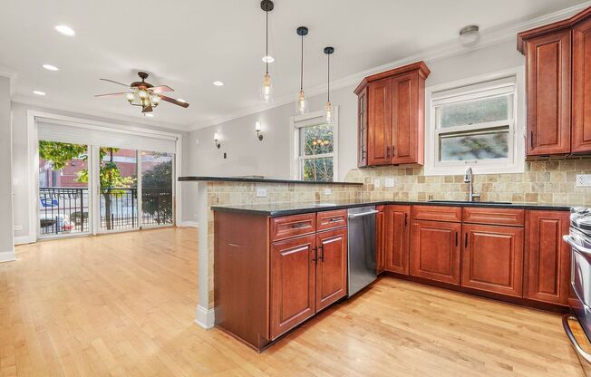 2430 W IOWA ST