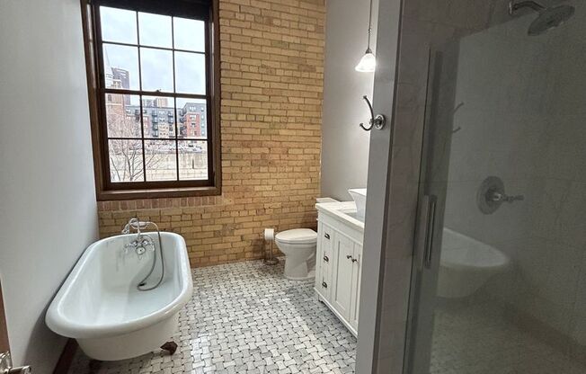 1 bed, 1 bath, 1,005 sqft, $1,695, Unit 203