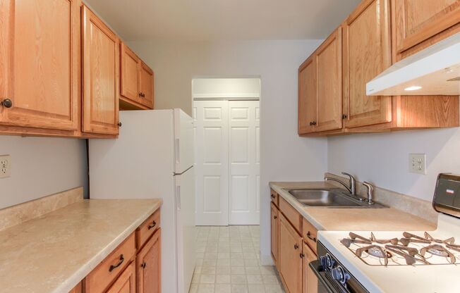 2 beds, 1 bath, $1,350, Unit 15