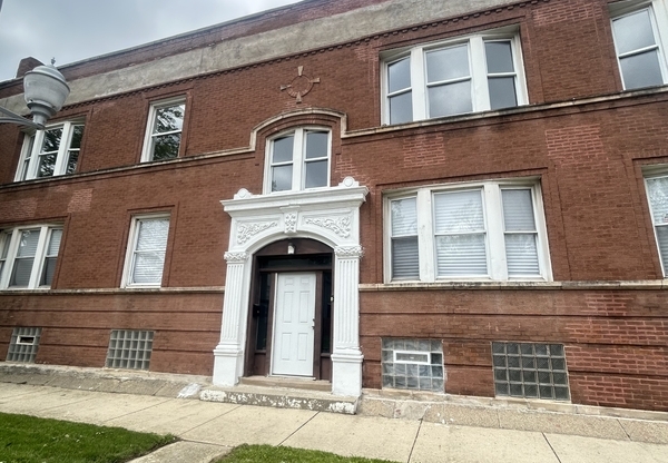 1852 W 58 ST