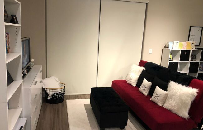 Studio, 1 bath, 565 sqft, $1,400, Unit 305