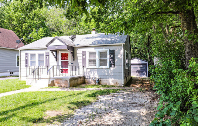 Very CHARMING 2 bed 1 bath HOME DOWNTOWN SPRINGFIELD MO**